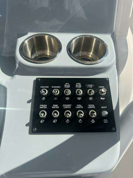 24ft Bayliner Yacht For Sale