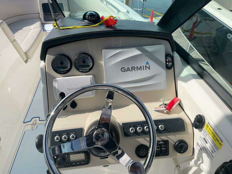 23ft Boston Whaler Yacht For Sale