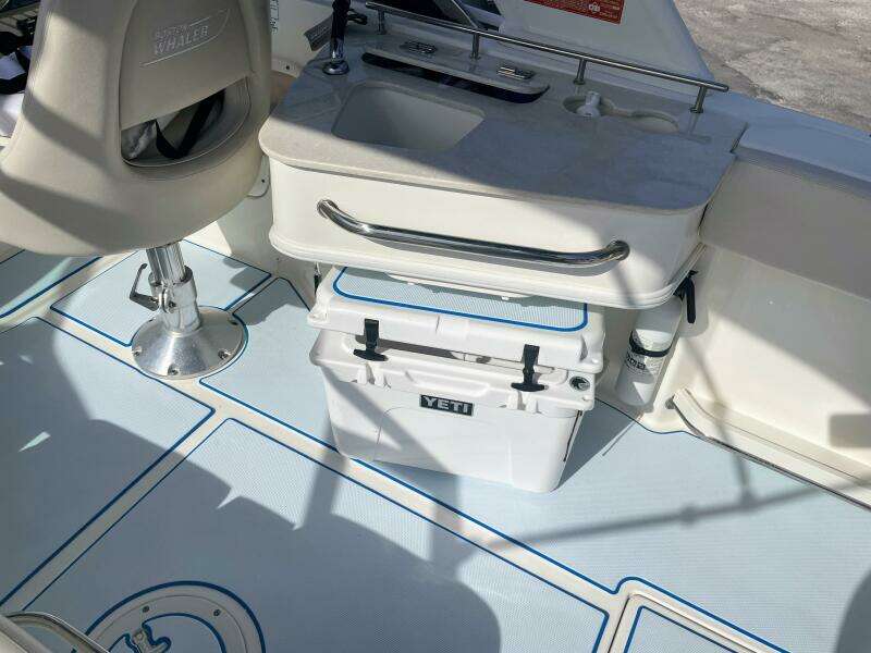23ft Boston Whaler Yacht For Sale