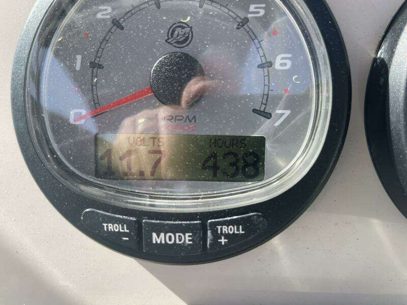 23ft Boston Whaler Yacht For Sale