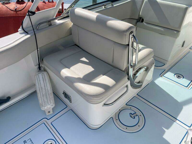 23ft Boston Whaler Yacht For Sale