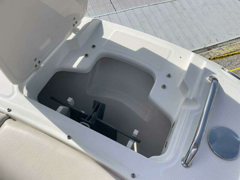 23ft Boston Whaler Yacht For Sale