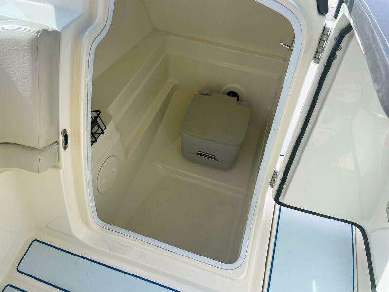 23ft Boston Whaler Yacht For Sale