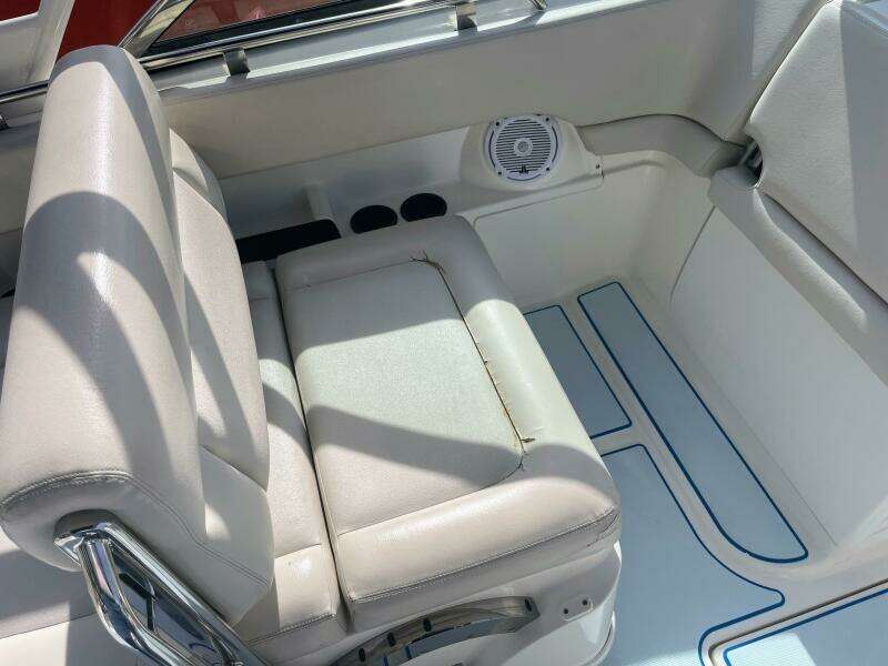 23ft Boston Whaler Yacht For Sale