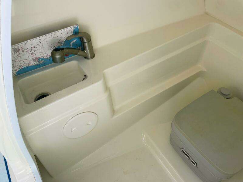 23ft Boston Whaler Yacht For Sale