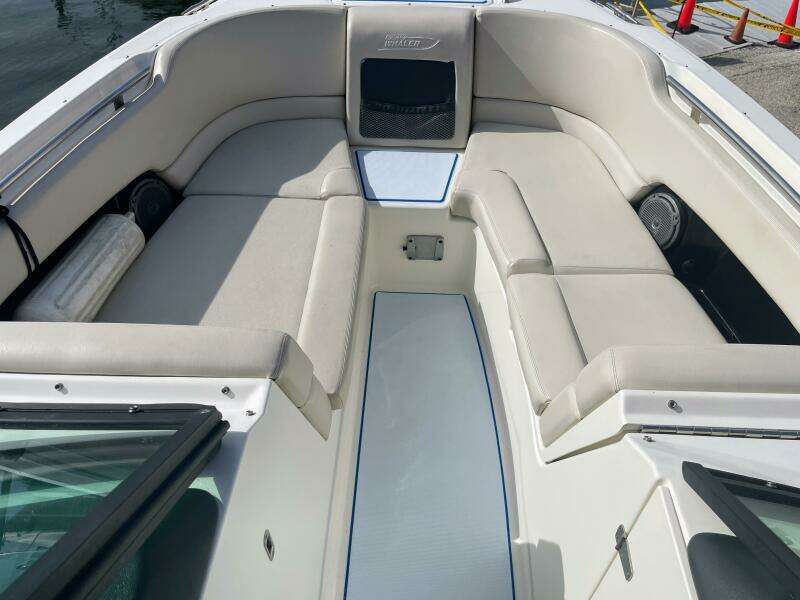 23ft Boston Whaler Yacht For Sale