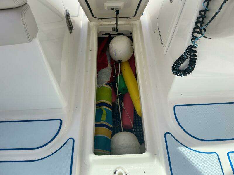 23ft Boston Whaler Yacht For Sale