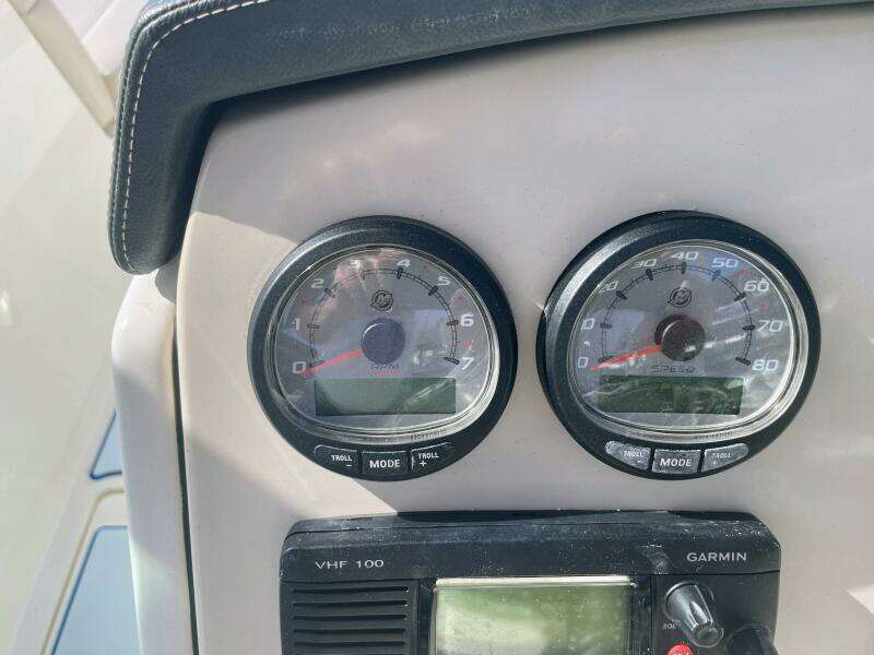 23ft Boston Whaler Yacht For Sale