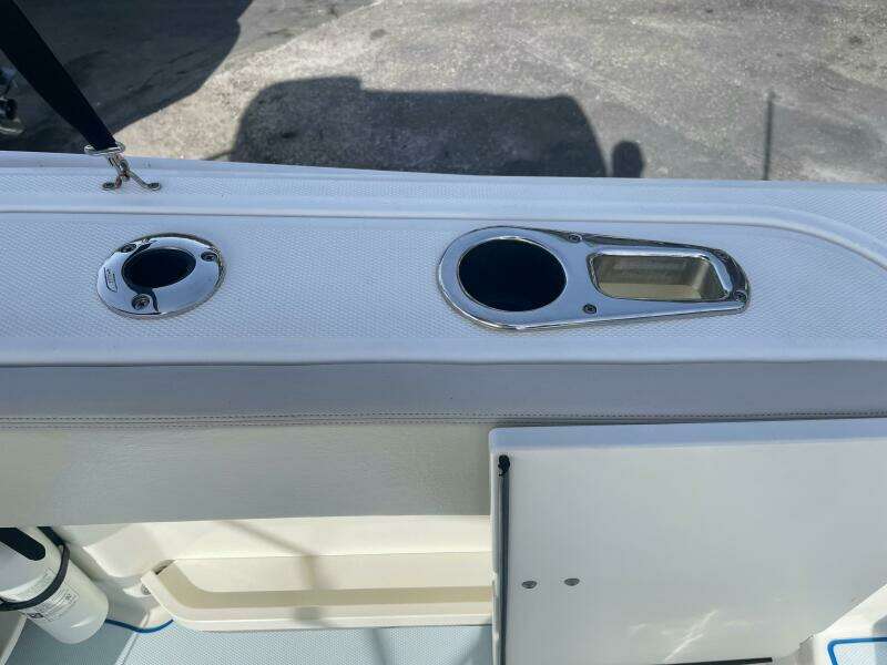 23ft Boston Whaler Yacht For Sale