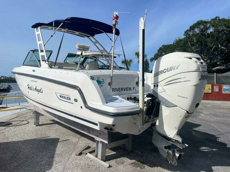 23ft Boston Whaler Yacht For Sale