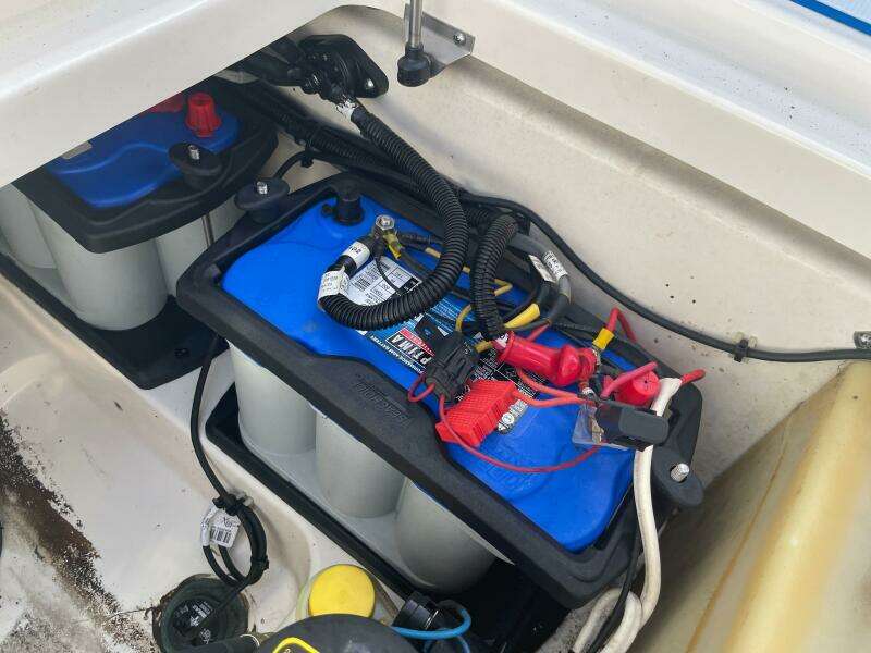 23ft Boston Whaler Yacht For Sale