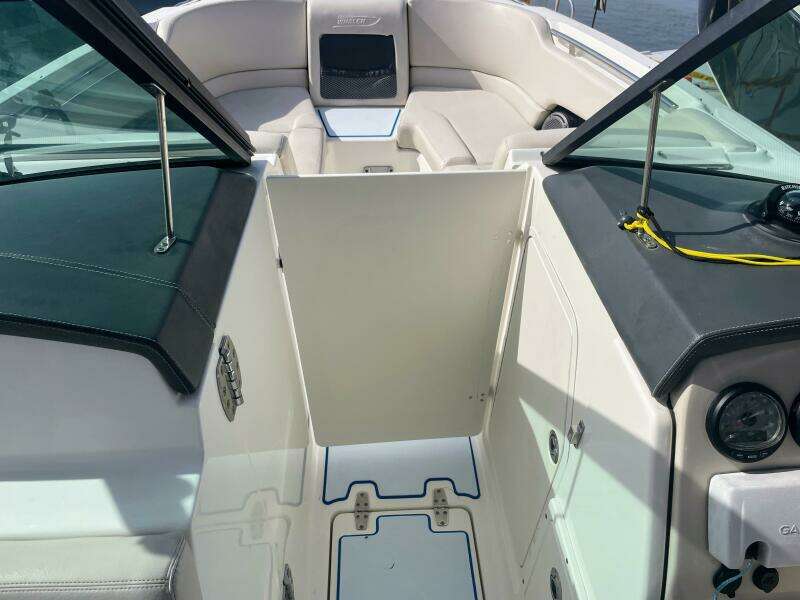 23ft Boston Whaler Yacht For Sale