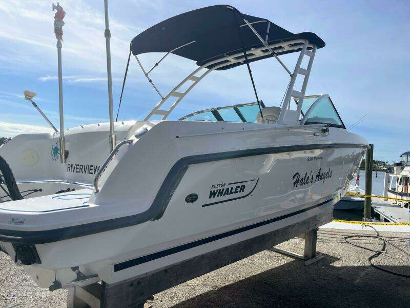 23ft Boston Whaler Yacht For Sale