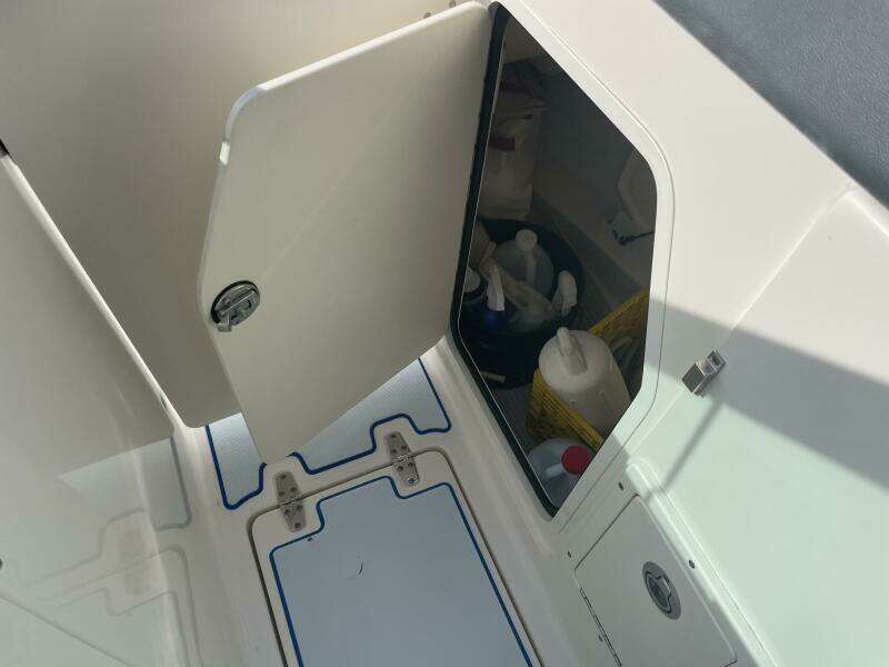 23ft Boston Whaler Yacht For Sale