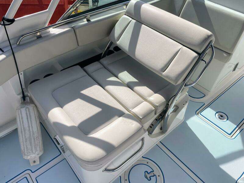 23ft Boston Whaler Yacht For Sale