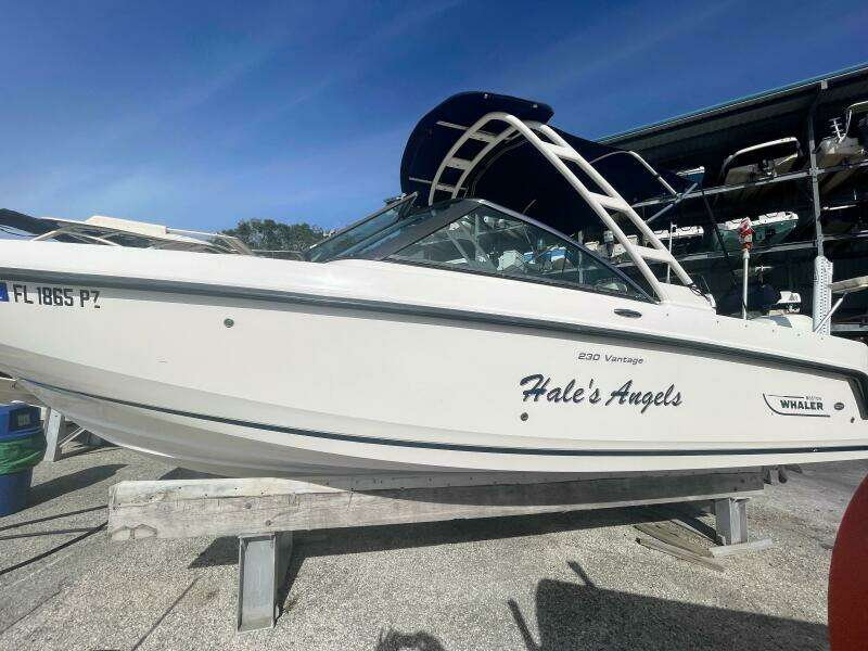 23ft Boston Whaler Yacht For Sale
