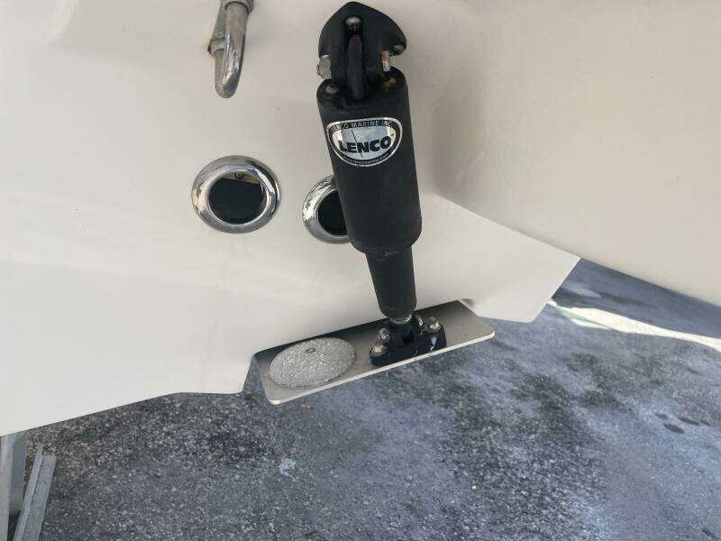 23ft Boston Whaler Yacht For Sale