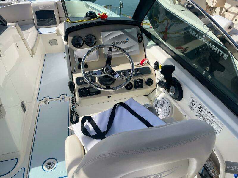 23ft Boston Whaler Yacht For Sale