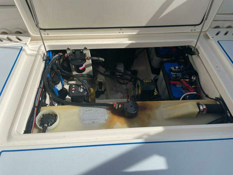 23ft Boston Whaler Yacht For Sale