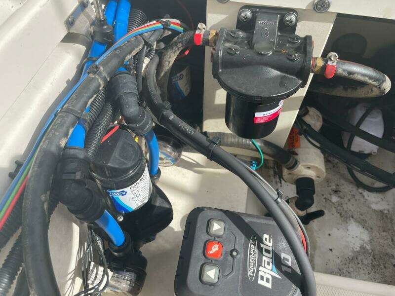 23ft Boston Whaler Yacht For Sale