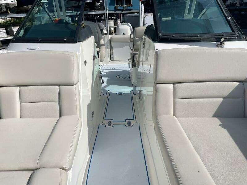 23ft Boston Whaler Yacht For Sale