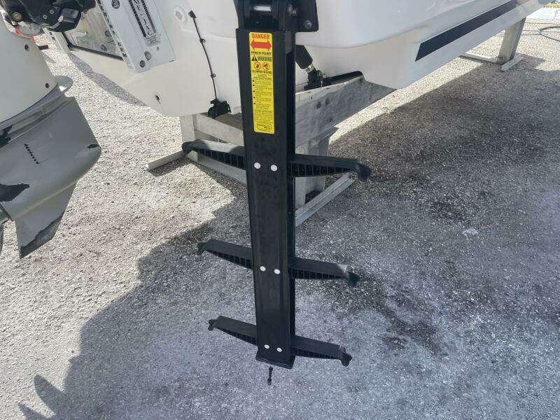 23ft Boston Whaler Yacht For Sale