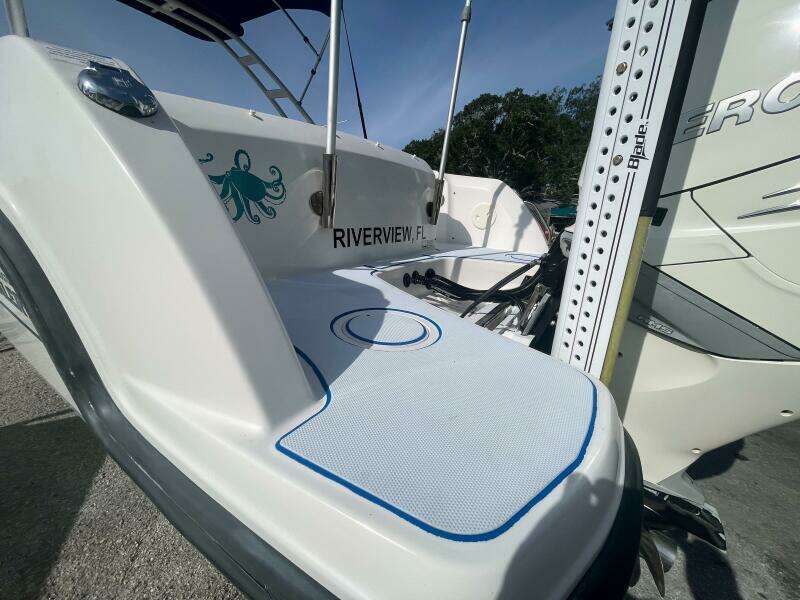 23ft Boston Whaler Yacht For Sale
