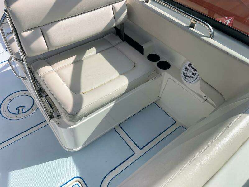 23ft Boston Whaler Yacht For Sale