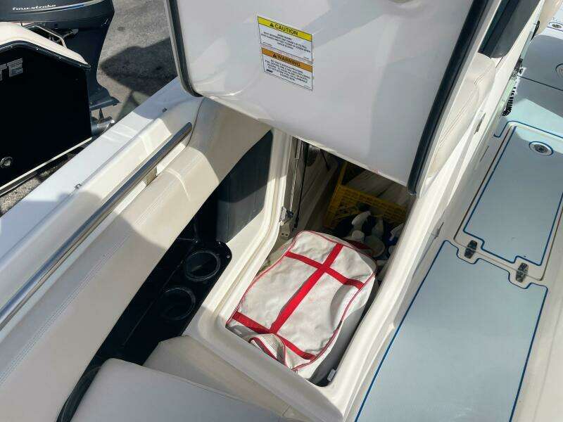 23ft Boston Whaler Yacht For Sale