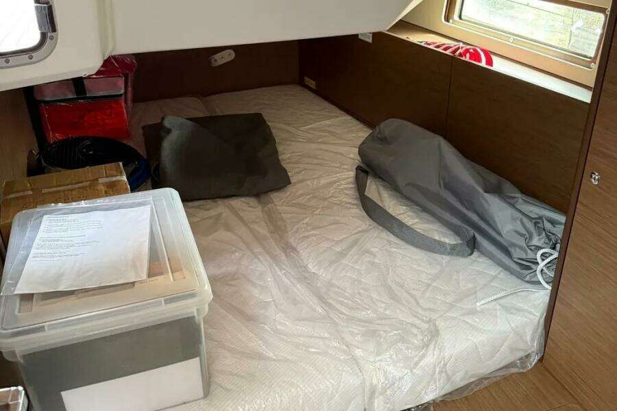 Disconnect 40ft Beneteau Yacht For Sale