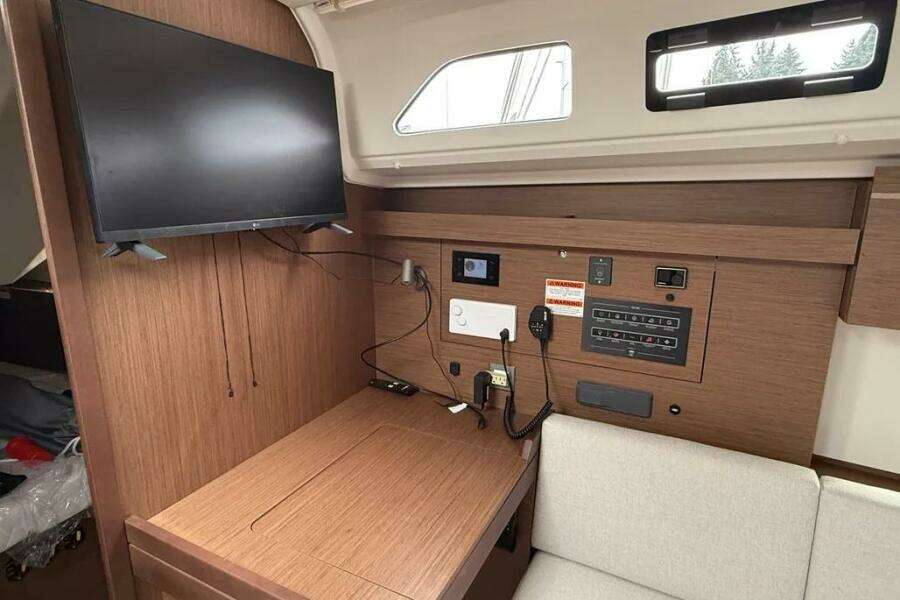 Disconnect 40ft Beneteau Yacht For Sale