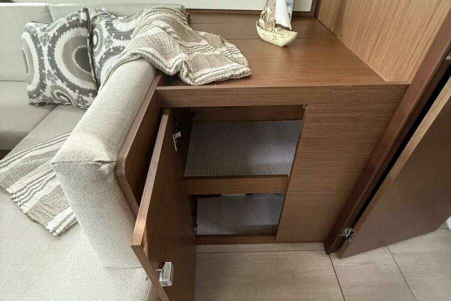 Disconnect 40ft Beneteau Yacht For Sale