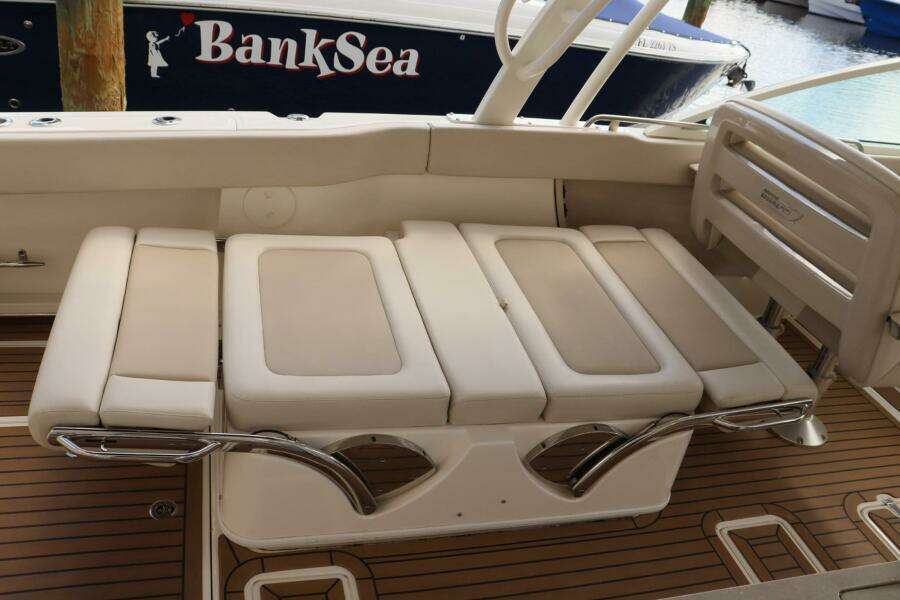 32ft Boston Whaler Yacht For Sale