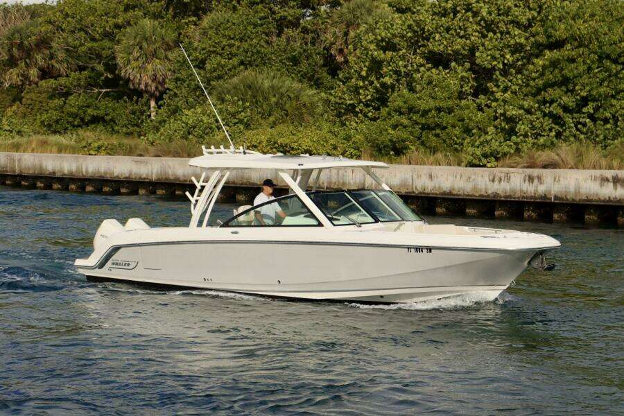 32ft Boston Whaler Yacht For Sale