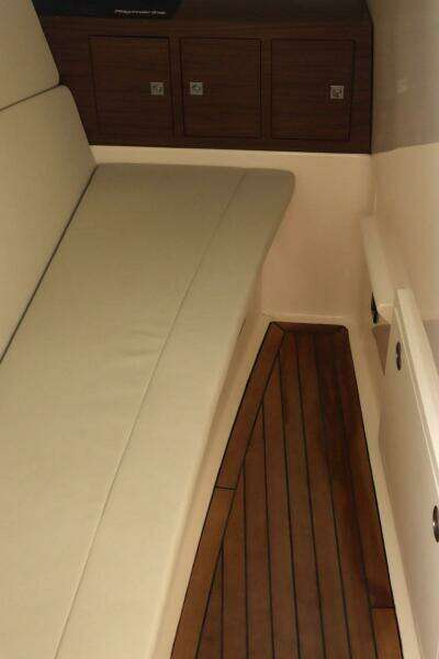 32ft Boston Whaler Yacht For Sale