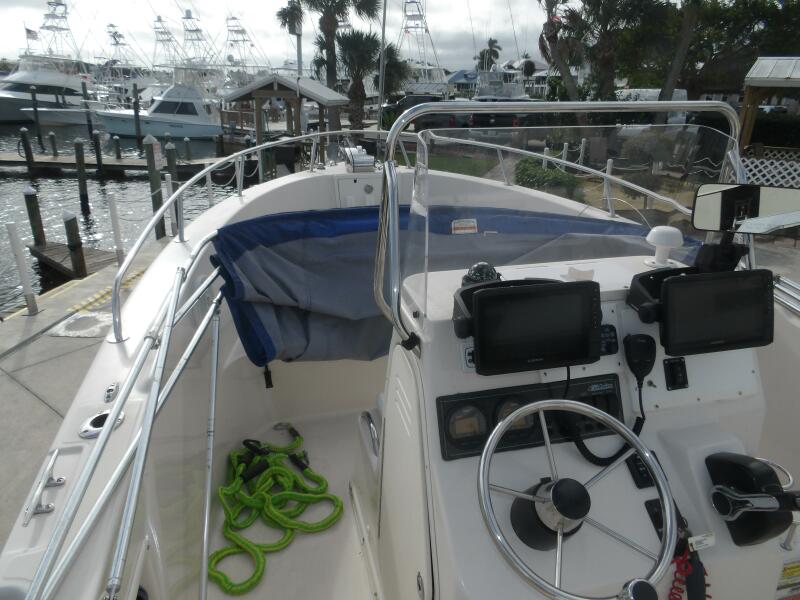 21' 2006 Cobia 210 CC