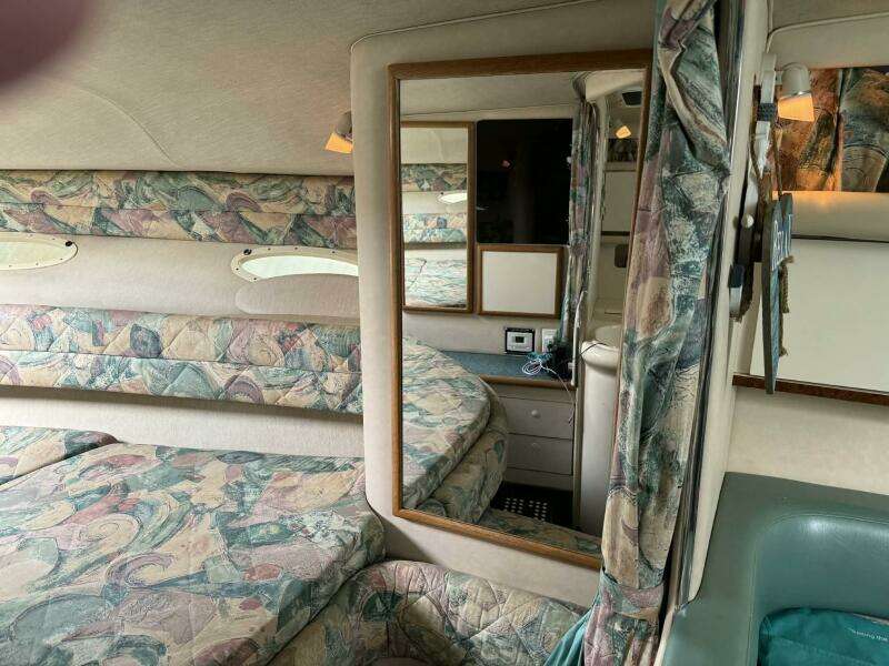 33ft Sea Ray Yacht For Sale