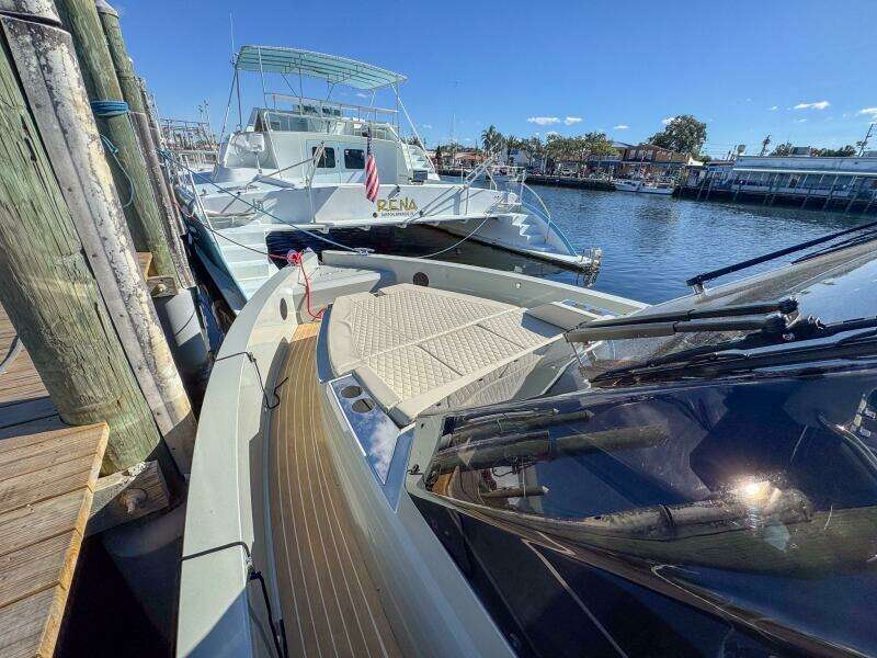 32ft De Antonio Yacht For Sale