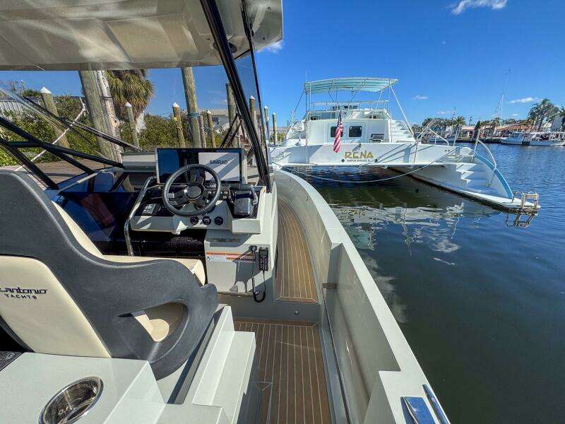 32ft De Antonio Yacht For Sale