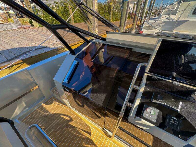 32ft De Antonio Yacht For Sale