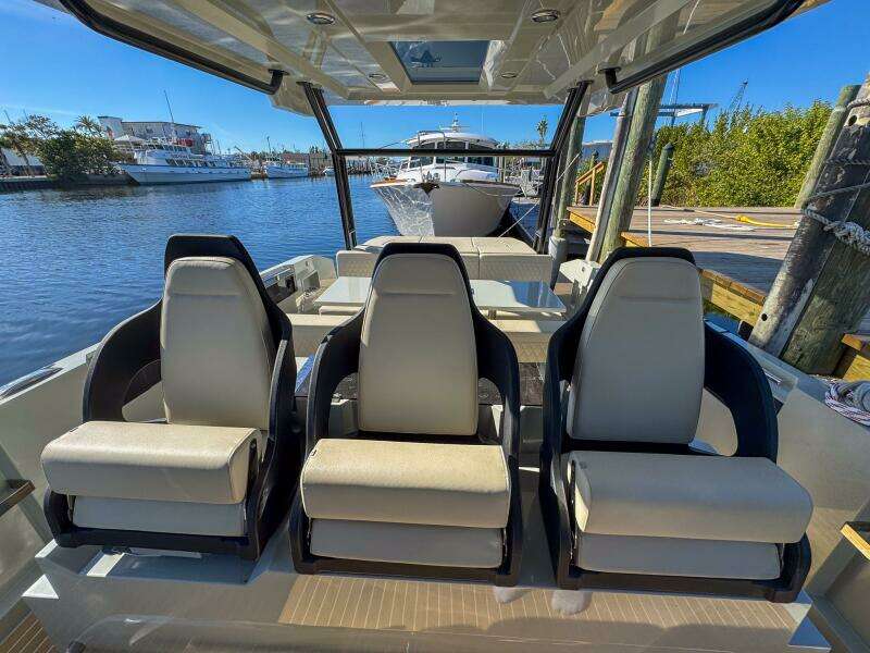 32ft De Antonio Yacht For Sale