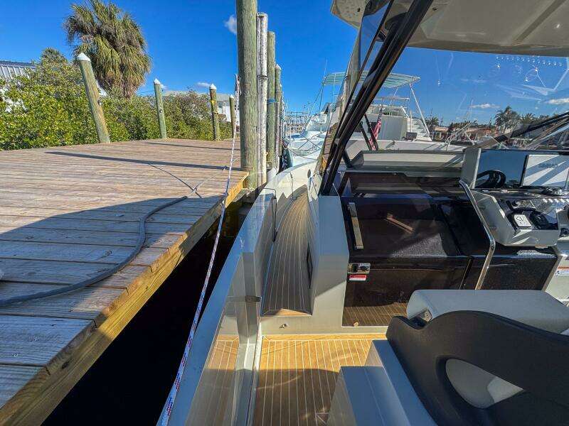 32ft De Antonio Yacht For Sale