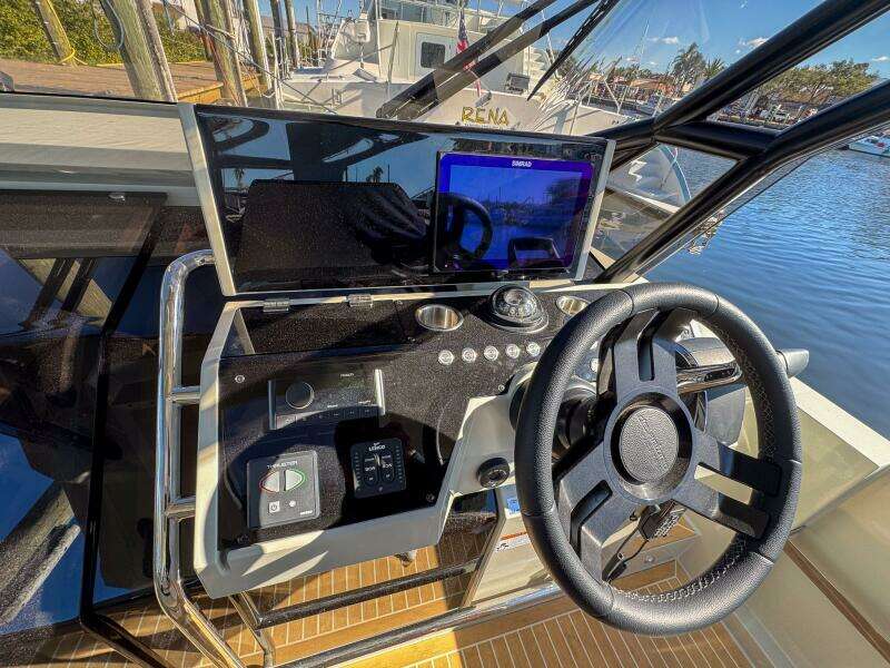 32ft De Antonio Yacht For Sale