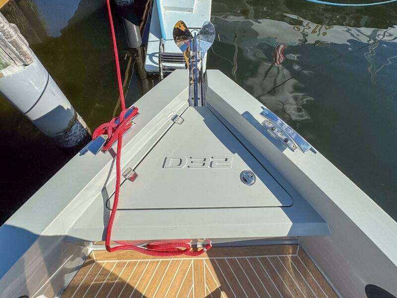 32ft De Antonio Yacht For Sale