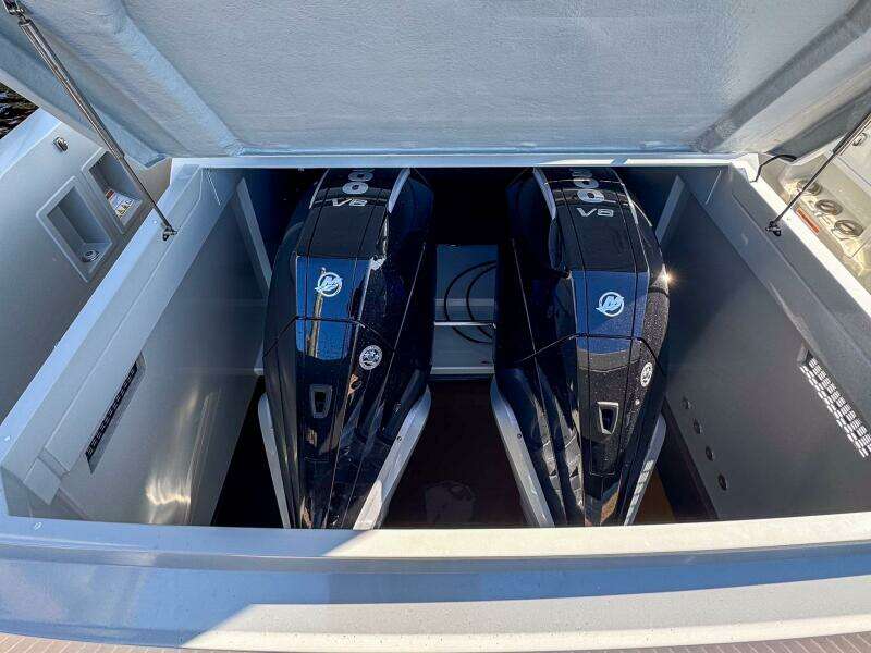 32ft De Antonio Yacht For Sale