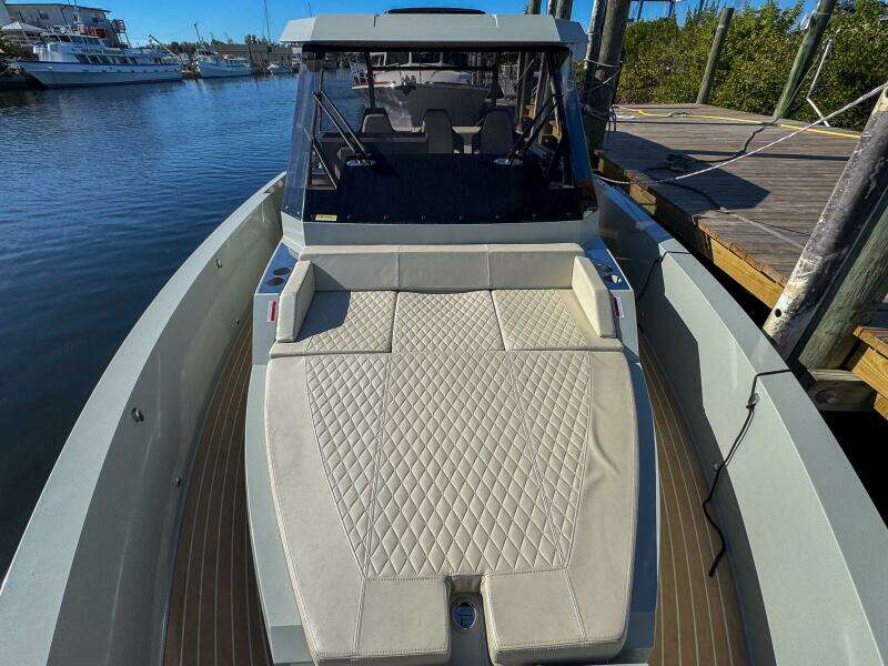 32ft De Antonio Yacht For Sale