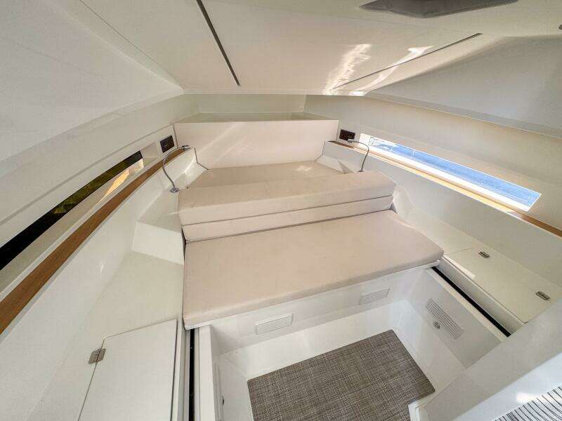 32ft De Antonio Yacht For Sale