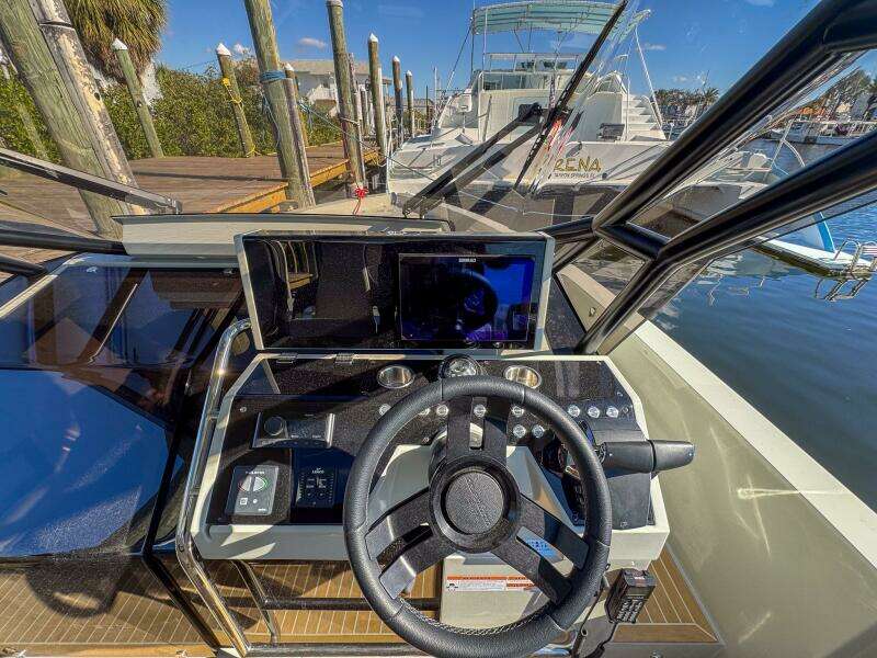 32ft De Antonio Yacht For Sale