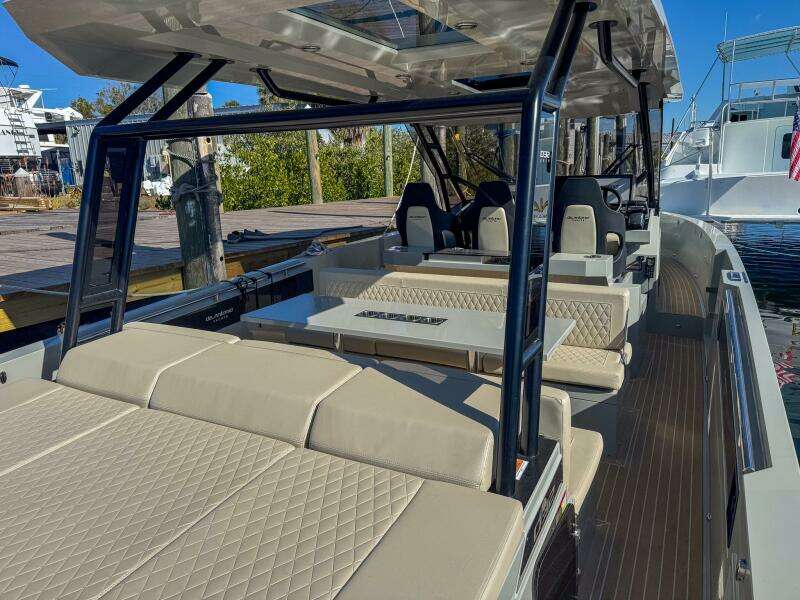 32ft De Antonio Yacht For Sale