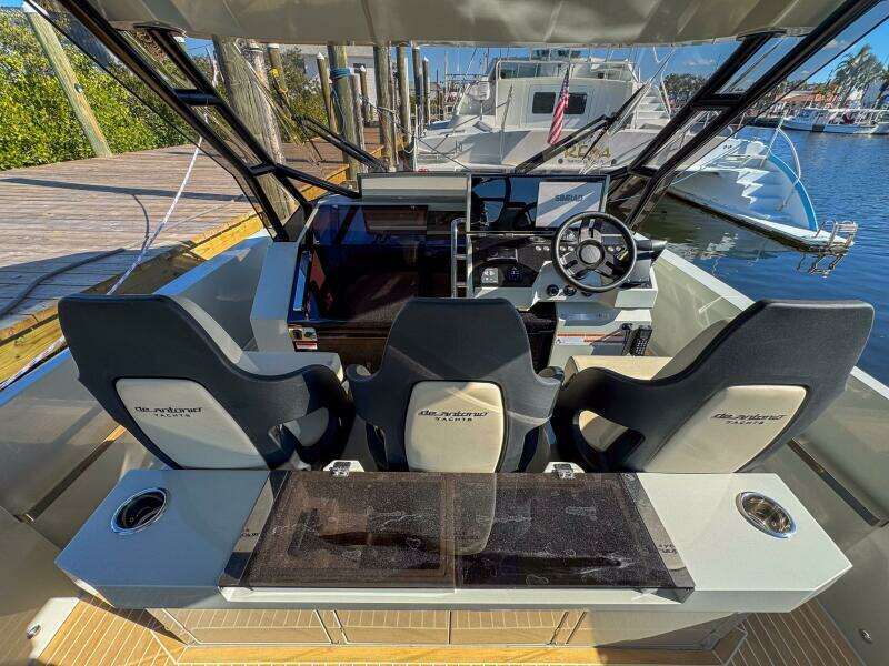 32ft De Antonio Yacht For Sale